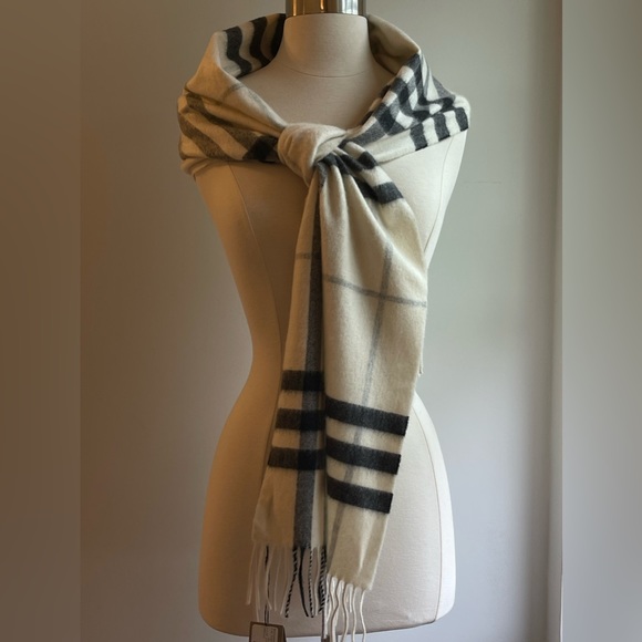 Burberry Accessories - Burberry Cashmere scarf 🧣